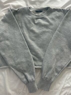 Brandy Melville Light Gray Cropped Sweatshirt